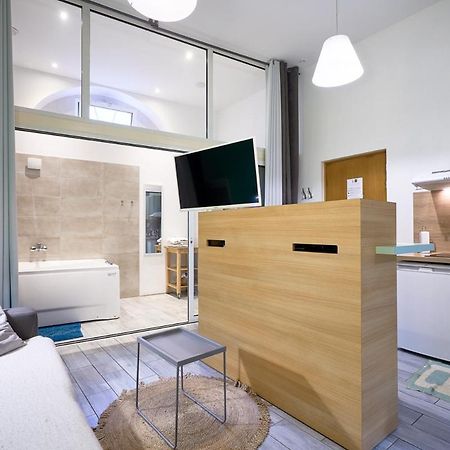 Wellkhome Appartements & Services Бордо Екстериор снимка