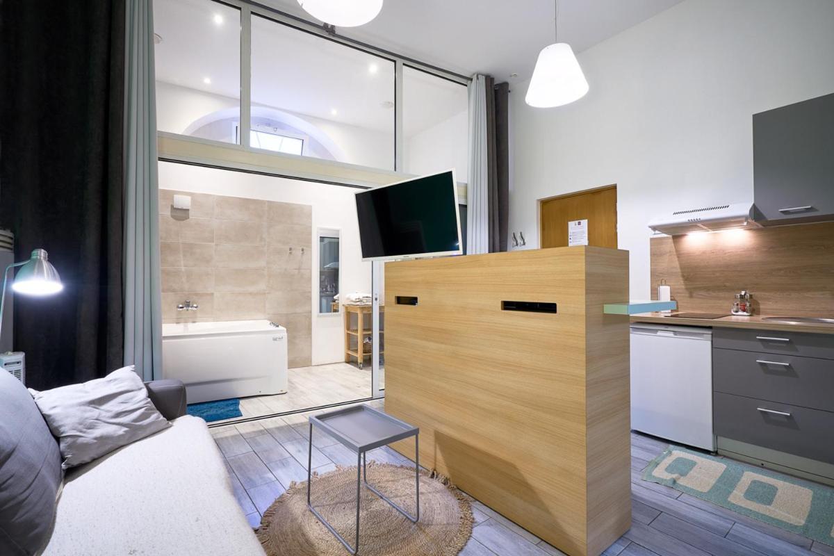 Wellkhome Appartements & Services Бордо Екстериор снимка